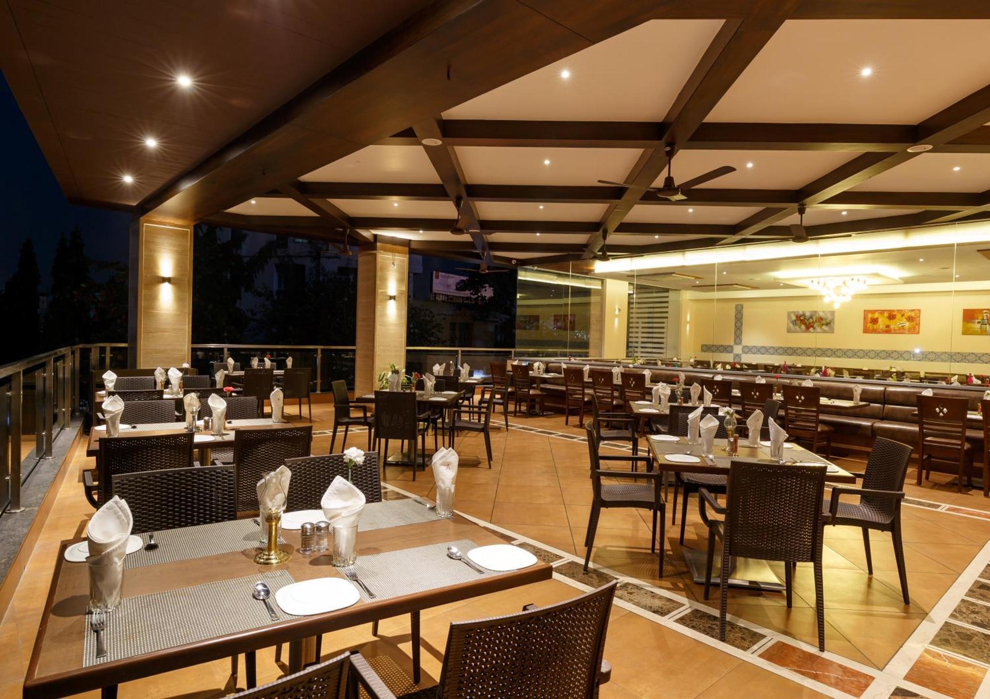 Hotel Ayodhya Kolhapur Esterno foto