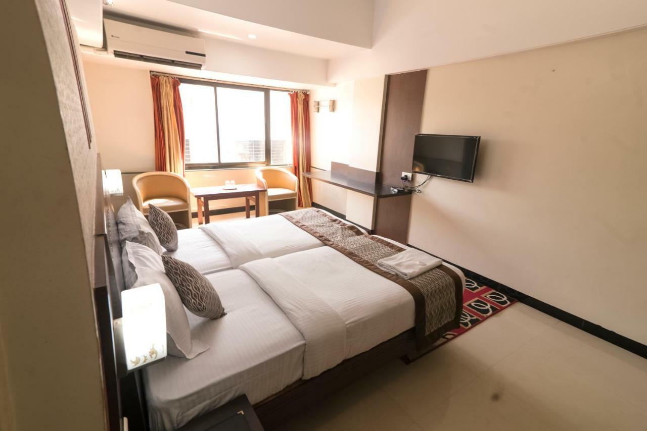 Hotel Ayodhya Kolhapur Esterno foto