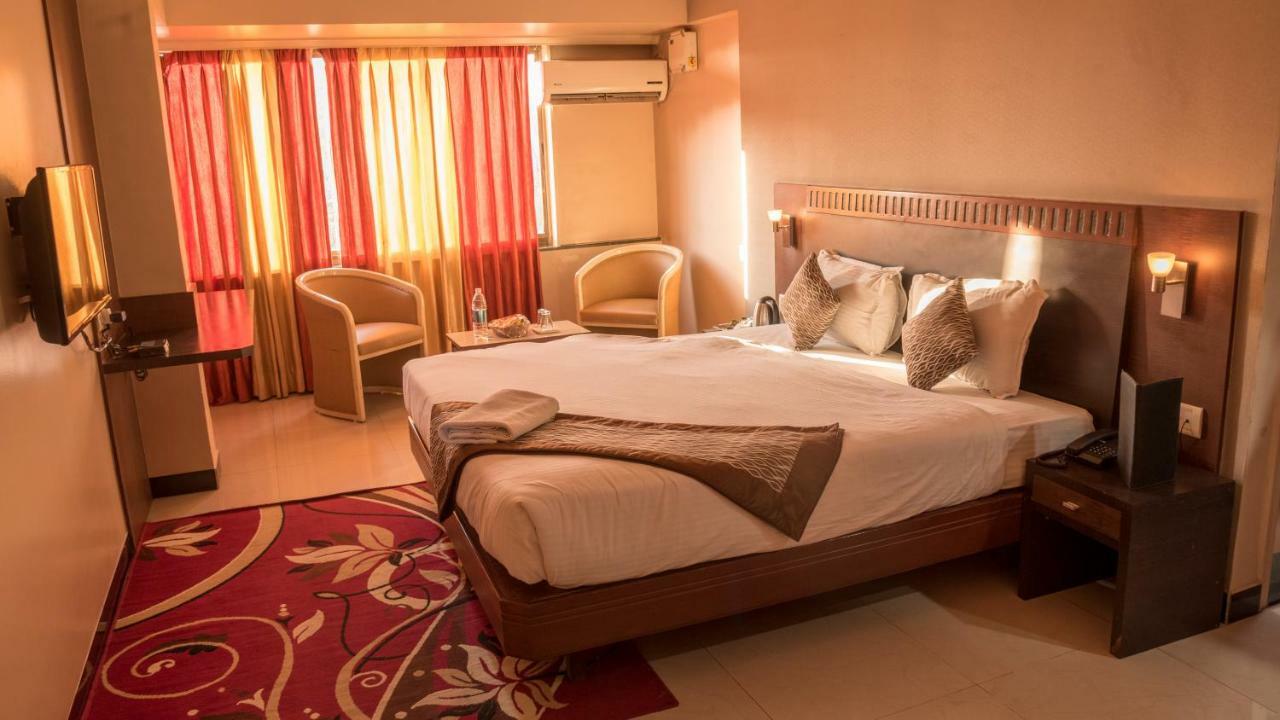 Hotel Ayodhya Kolhapur Esterno foto