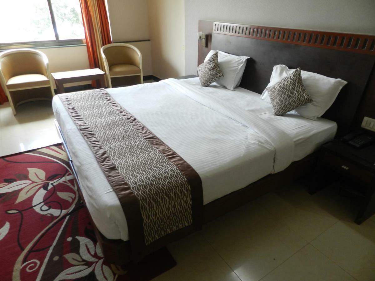 Hotel Ayodhya Kolhapur Esterno foto