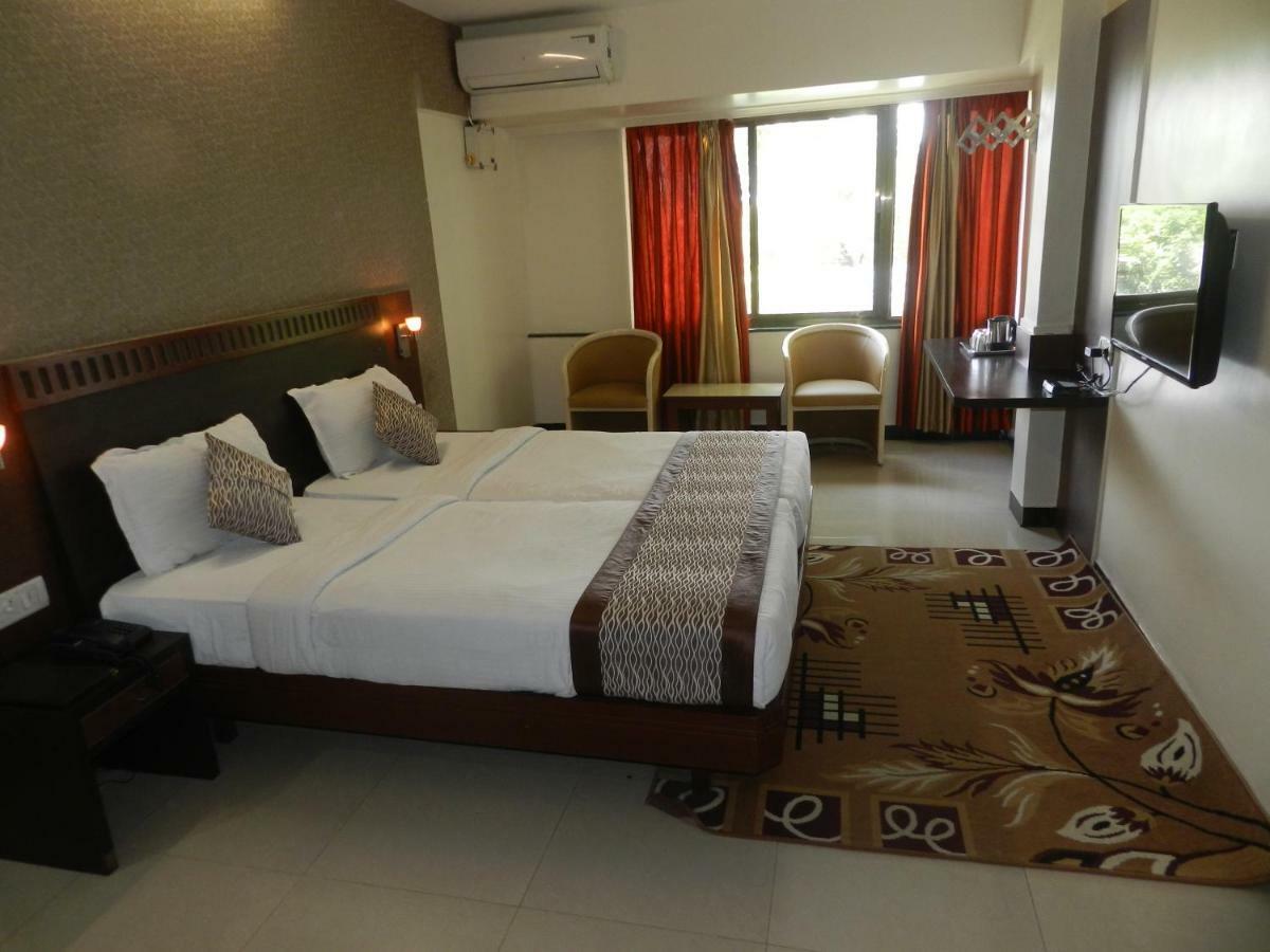 Hotel Ayodhya Kolhapur Esterno foto